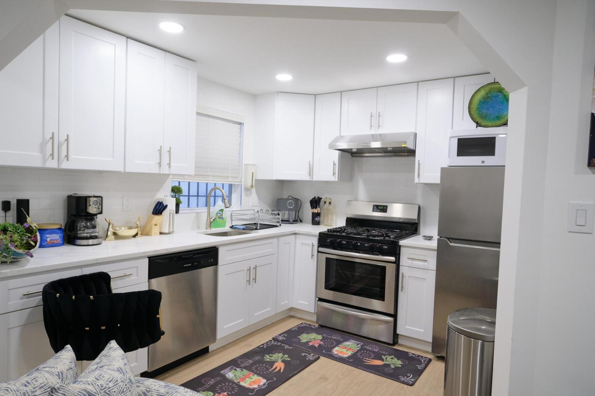 Exquisite 3 Bedrooms Apartment *
